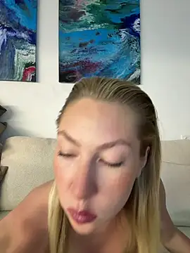 LuisaBecker online show from 05-13-26, 03:19