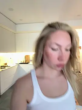 LuisaBecker online show from 04-15-26, 03:56