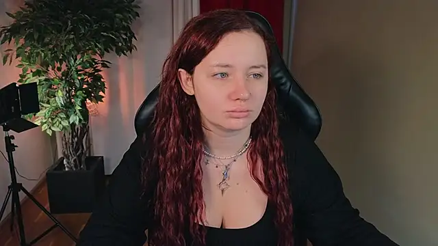 Snapshot of carolina_elf chatting on 09-16-25, 05:19 carolina elf online show from 09-16-25, 05:19