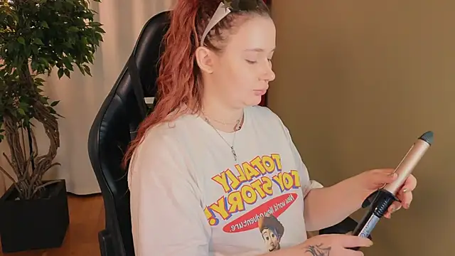 Snapshot of carolina_elf chatting on 11-16-25, 01:16 carolina elf online show from 11-16-25, 01:16