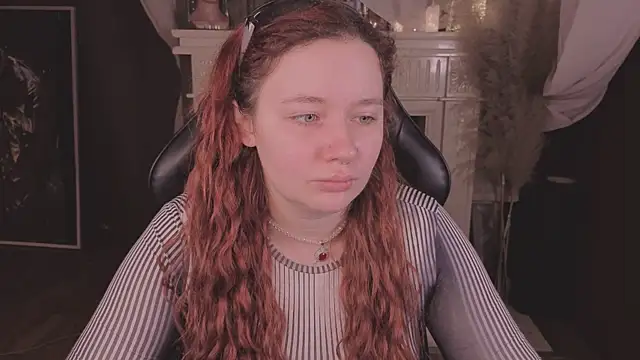 Snapshot of carolina_elf chatting on 11-11-25, 12:44 carolina elf online show from 11-11-25, 12:44