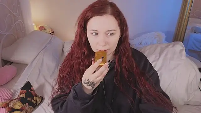 Snapshot of carolina_elf chatting on 09-12-25, 01:33 carolina elf online show from 09-12-25, 01:33