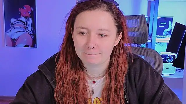 Snapshot of carolina_elf chatting on 11-18-25, 01:03 carolina elf online show from 11-18-25, 01:03