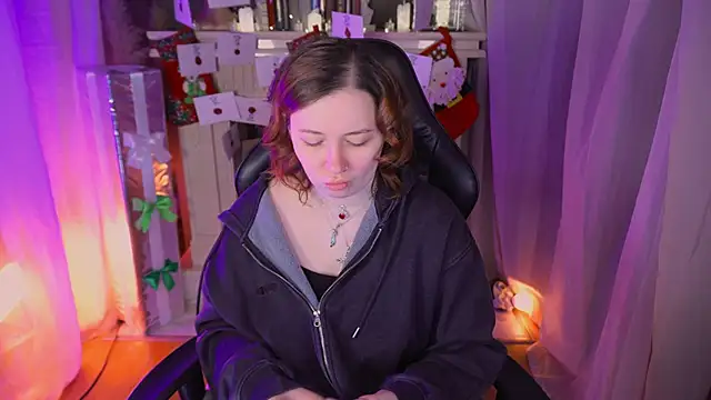 Snapshot of carolina_elf chatting on 01-13-26, 05:11 carolina elf online show from 01-13-26, 05:11