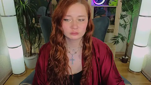 Snapshot of carolina_elf chatting on 03-18-25, 06:39 carolina elf online show from 03-18-25, 06:39