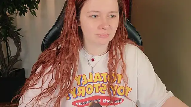 Snapshot of carolina_elf chatting on 11-19-25, 12:38 carolina elf online show from 11-19-25, 12:38