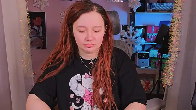 Snapshot of carolina_elf chatting on 12-17-25, 04:39 carolina elf online show from 12-17-25, 04:39