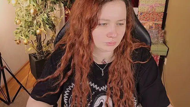 Snapshot of carolina_elf chatting on 12-23-25, 04:45 carolina elf online show from 12-23-25, 04:45