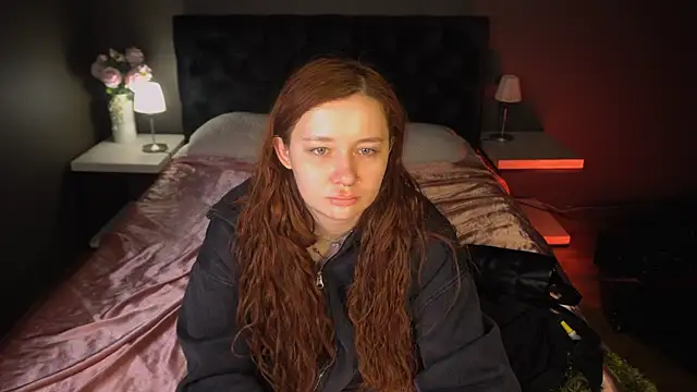 Snapshot of carolina_elf chatting on 03-19-25, 06:24 carolina elf online show from 03-19-25, 06:24