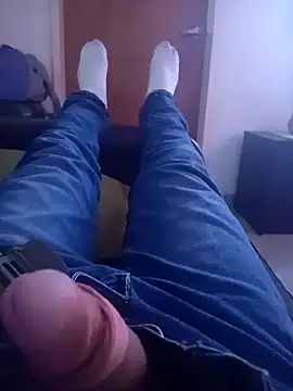 Snapshot of ale5858 chatting on 10-18-25, 11:23 ale5858 online show from 10-18-25, 11:23