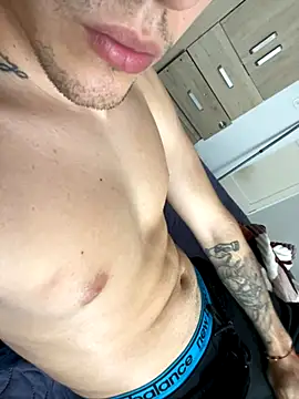 Snapshot of buoh23 chatting on 10-27-25, 04:30 buoh23 online show from 10-27-25, 04:30