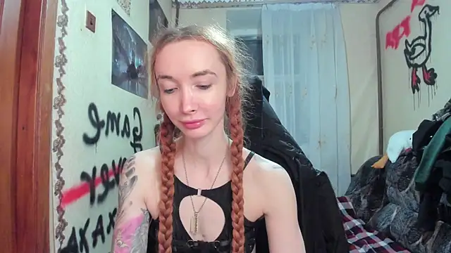 Snapshot of Roxy_Silver chatting on 02-26-25, 06:59 Roxy Silver online show from 02-26-25, 06:59