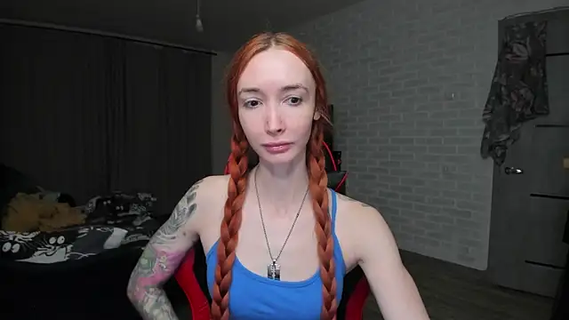 Snapshot of Roxy_Silver chatting on 10-20-25, 08:53 Roxy Silver online show from 10-20-25, 08:53