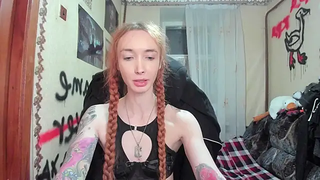 Snapshot of Roxy_Silver chatting on 03-01-25, 11:04 Roxy Silver online show from 03-01-25, 11:04