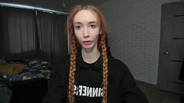Snapshot of Roxy_Silver chatting on 02-26-25, 01:57 Roxy Silver online show from 02-26-25, 01:57