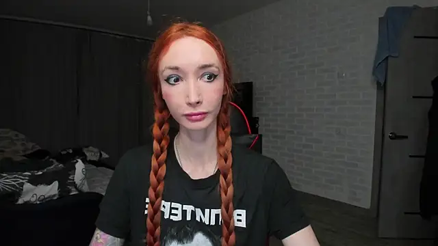 Roxy Silver online show from 11-18-25, 08:12