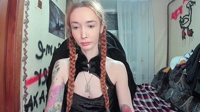 Snapshot of Roxy_Silver chatting on 03-01-25, 12:17 Roxy Silver online show from 03-01-25, 12:17
