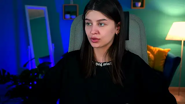 Snapshot of NicoleMun chatting on 02-19-25, 06:32 NicoleMun online show from 02-19-25, 06:32