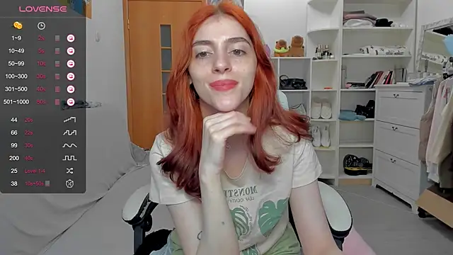 Snapshot of broosnica1 chatting on 06-09-26, 08:15 broosnica1 online show from 06-09-26, 08:15
