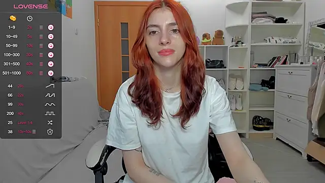 Snapshot of broosnica1 chatting on 06-11-26, 08:00 broosnica1 online show from 06-11-26, 08:00