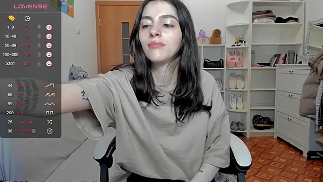 Snapshot of broosnica1 chatting on 04-23-26, 01:35 broosnica1 online show from 04-23-26, 01:35