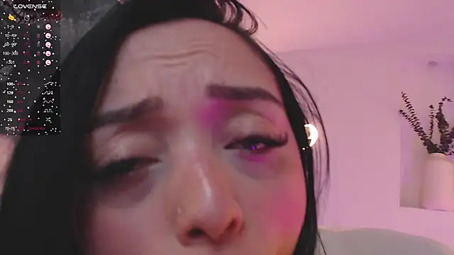 ViolettaHotLatin  online show from 12-15-25, 12:44