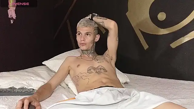 Snapshot of Stuart_Boy_ chatting on 03-15-25, 12:58 Stuart Boy online show from 03-15-25, 12:58