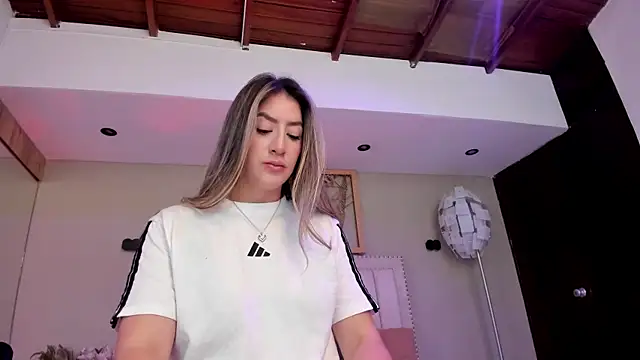  AlejaCruz  online show from 04-05-26, 05:52