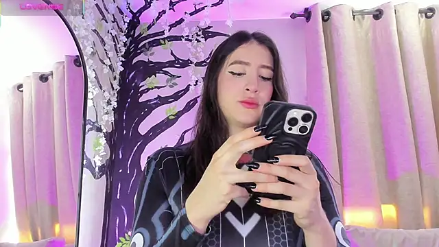  AlejaCruz  online show from 11-13-25, 06:45