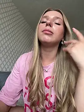 Snapshot of adel_secret chatting on 07-10-26, 01:22 adel secret online show from 07-10-26, 01:22
