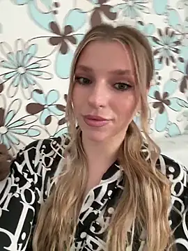 Snapshot of adel_secret chatting on 04-25-26, 11:35 adel secret online show from 04-25-26, 11:35