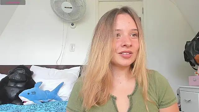 Sophy Bunny online show from 05-06-26, 04:11