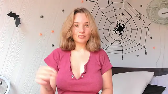 Sophy Bunny online show from 10-16-25, 08:50