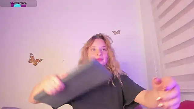 Sophy Bunny online show from 01-09-25, 09:58