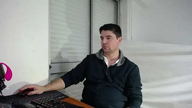 Kohaynewbie online show from 01-15-26, 04:54