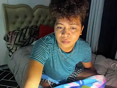 Snapshot of asian_sweetboy chatting on 12-05-25, 05:33 asian sweetboy online show from 12-05-25, 05:33