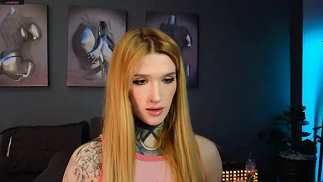 Snapshot of SophieInkk chatting on 03-09-25, 07:59 SophieInkk online show from 03-09-25, 07:59