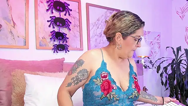 ValeryHart1 online show from 10-09-25, 12:49