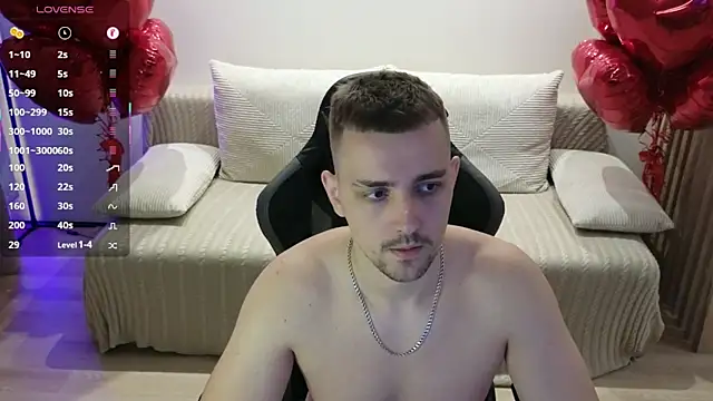 Snapshot of Larstar01 chatting on 10-05-25, 08:10 Larstar01 online show from 10-05-25, 08:10