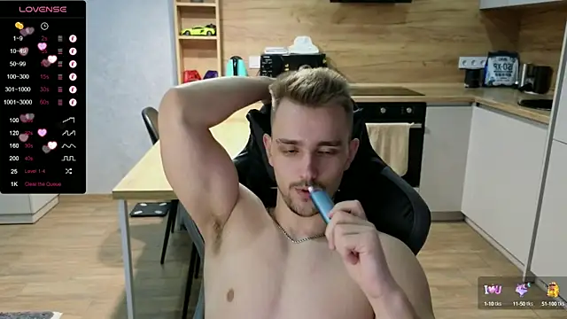 Snapshot of Larstar01 chatting on 02-01-25, 02:47 Larstar01 online show from 02-01-25, 02:47