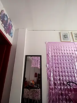 tiffani  love online show from 09-10-25, 05:45