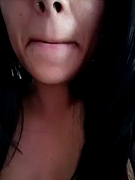 tiffani  love online show from 10-09-25, 08:20