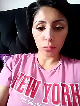 tiffani  love online show from 10-18-25, 07:27