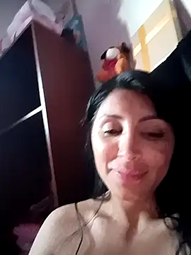 tiffani  love online show from 10-20-25, 10:21