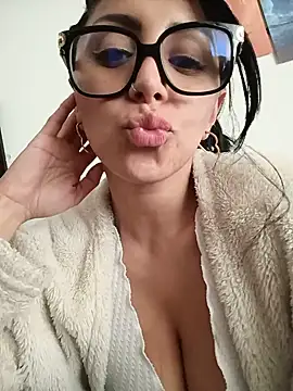 tiffani  love online show from 06-27-26, 06:58