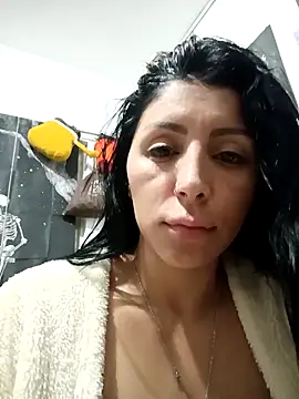 tiffani  love online show from 02-11-26, 10:04