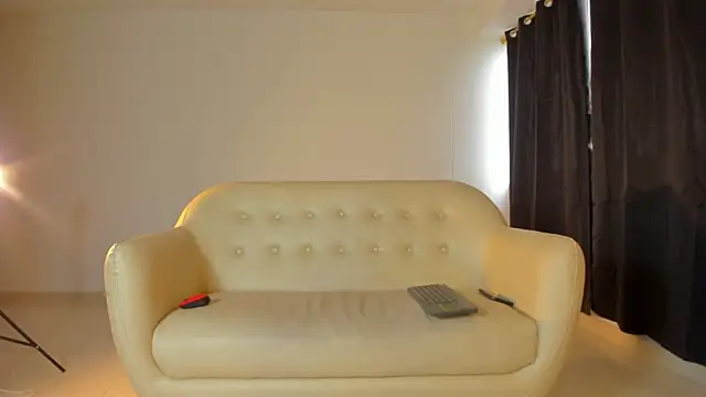 Emi latingirl online show from 12-19-25, 09:28