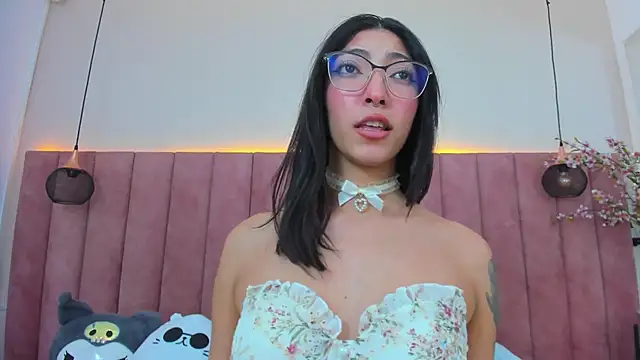 Snapshot of MarianaBranzz chatting on 02-25-25, 01:00 MarianaBranzz online show from 02-25-25, 01:00