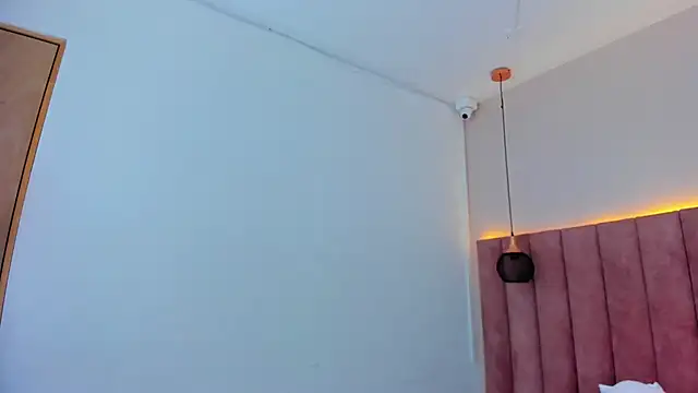 Snapshot of MarianaBranzz chatting on 02-19-25, 12:55 MarianaBranzz online show from 02-19-25, 12:55