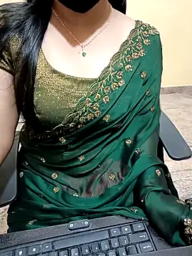 Snapshot of Nithya_05 chatting on 09-13-25, 06:24 Nithya 05 online show from 09-13-25, 06:24
